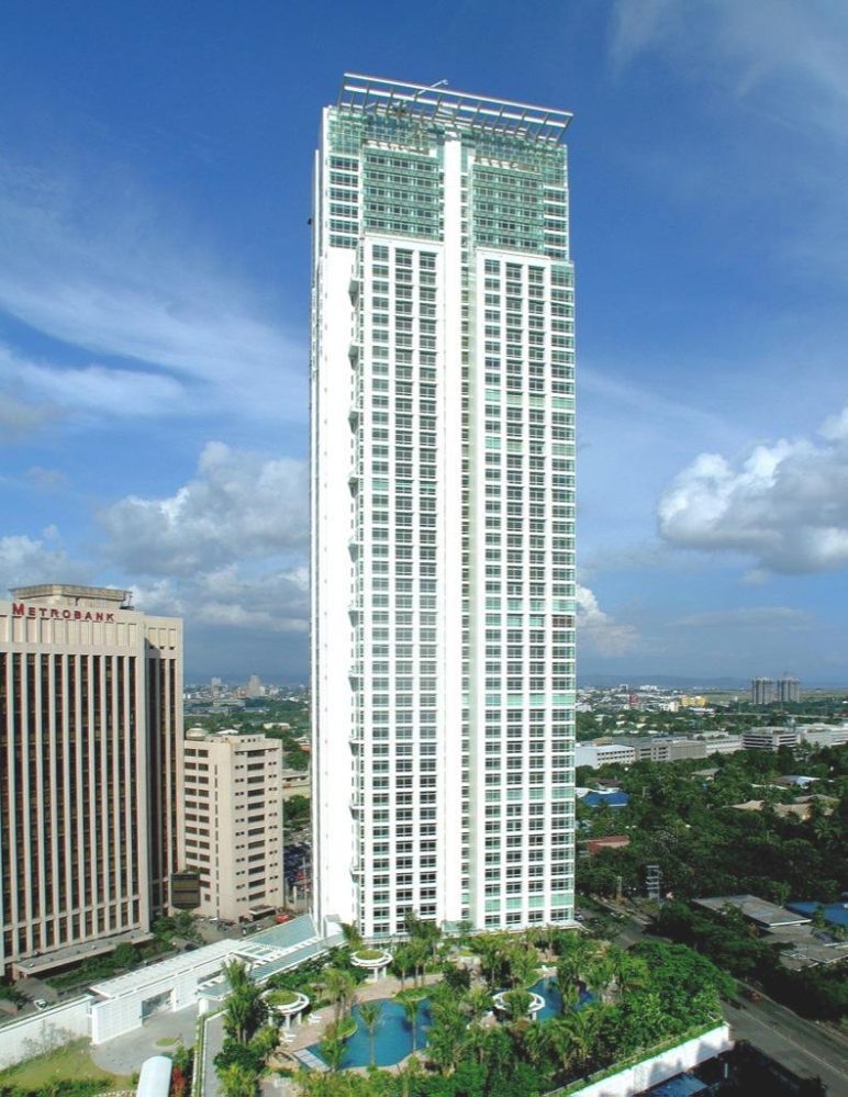 ROXAS TRIANGLE TOWER 1